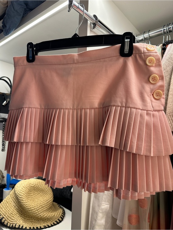 BCBGMaxAzria Dresses & Skirts - BCBGMaxAzria Pink Tiered Pleated Mini Skirt